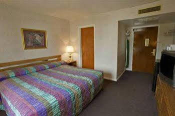 Rodeway Inn Glen Ellyn Exterior photo
